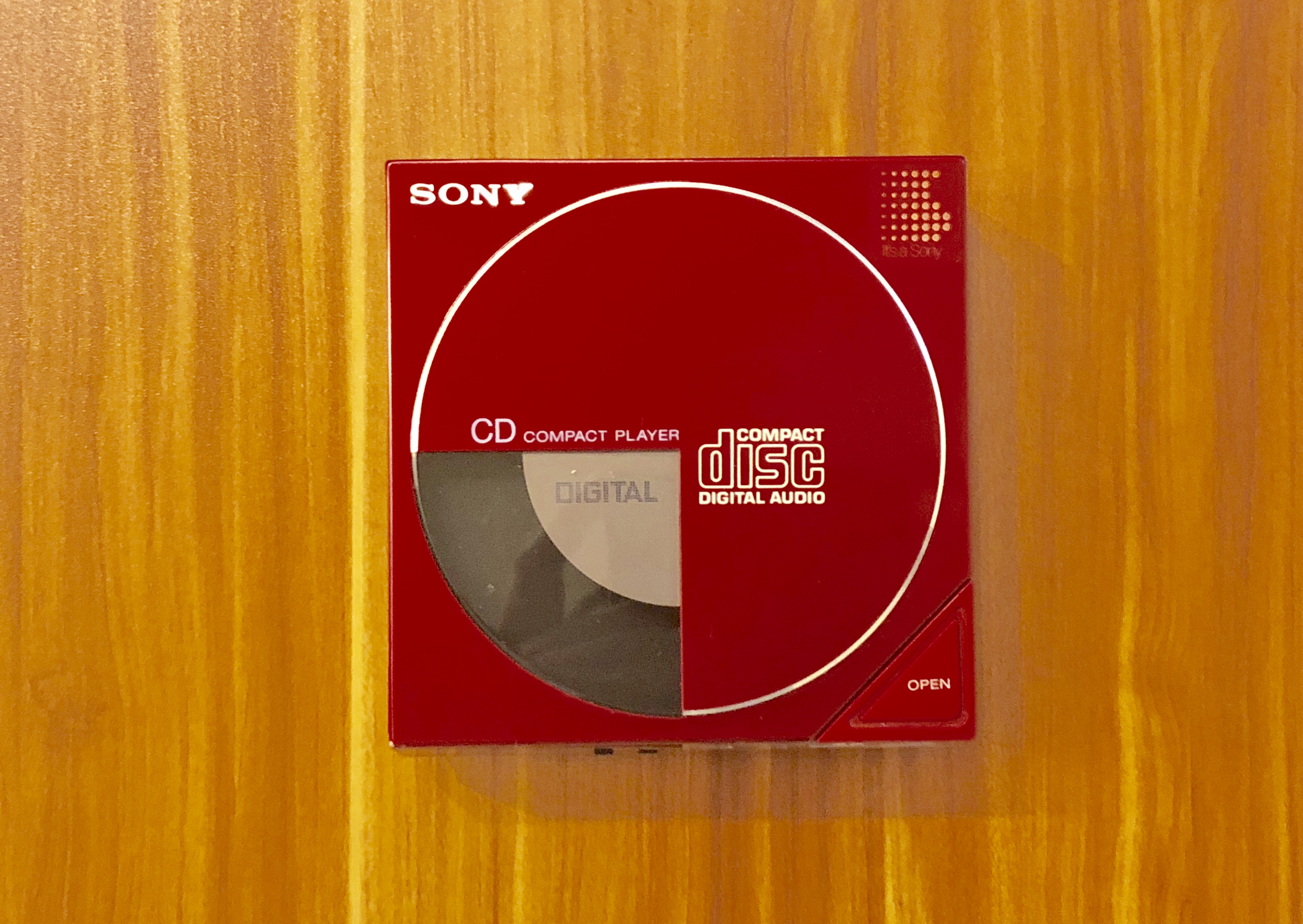 SONY D-50 レッド Sony Discman D50 Red Portable CD Player