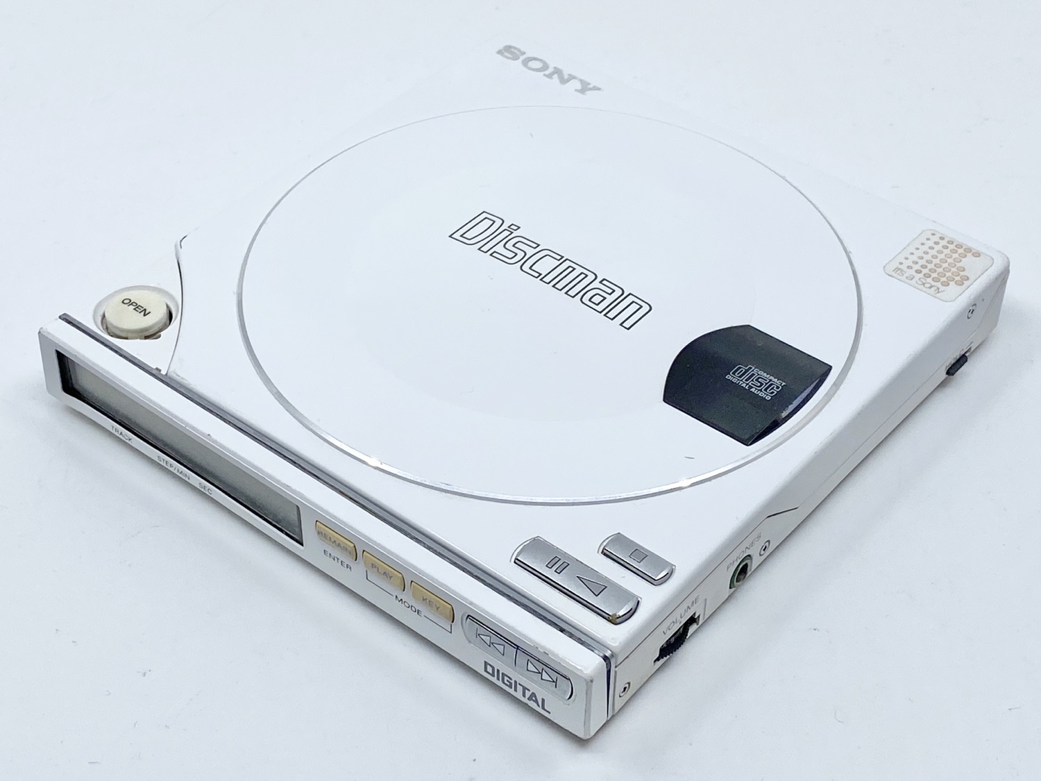 SONY Discman ポータブルCDプレーヤー　D₋100 SONY DISCMAN D-100 ポータブルCDプレーヤー Sony Discman D-100 White