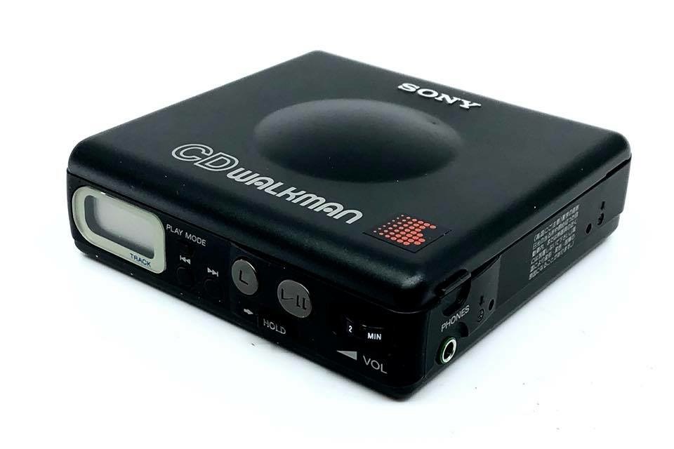 Sony CD Walkman D-82 8cm Portable CD Player