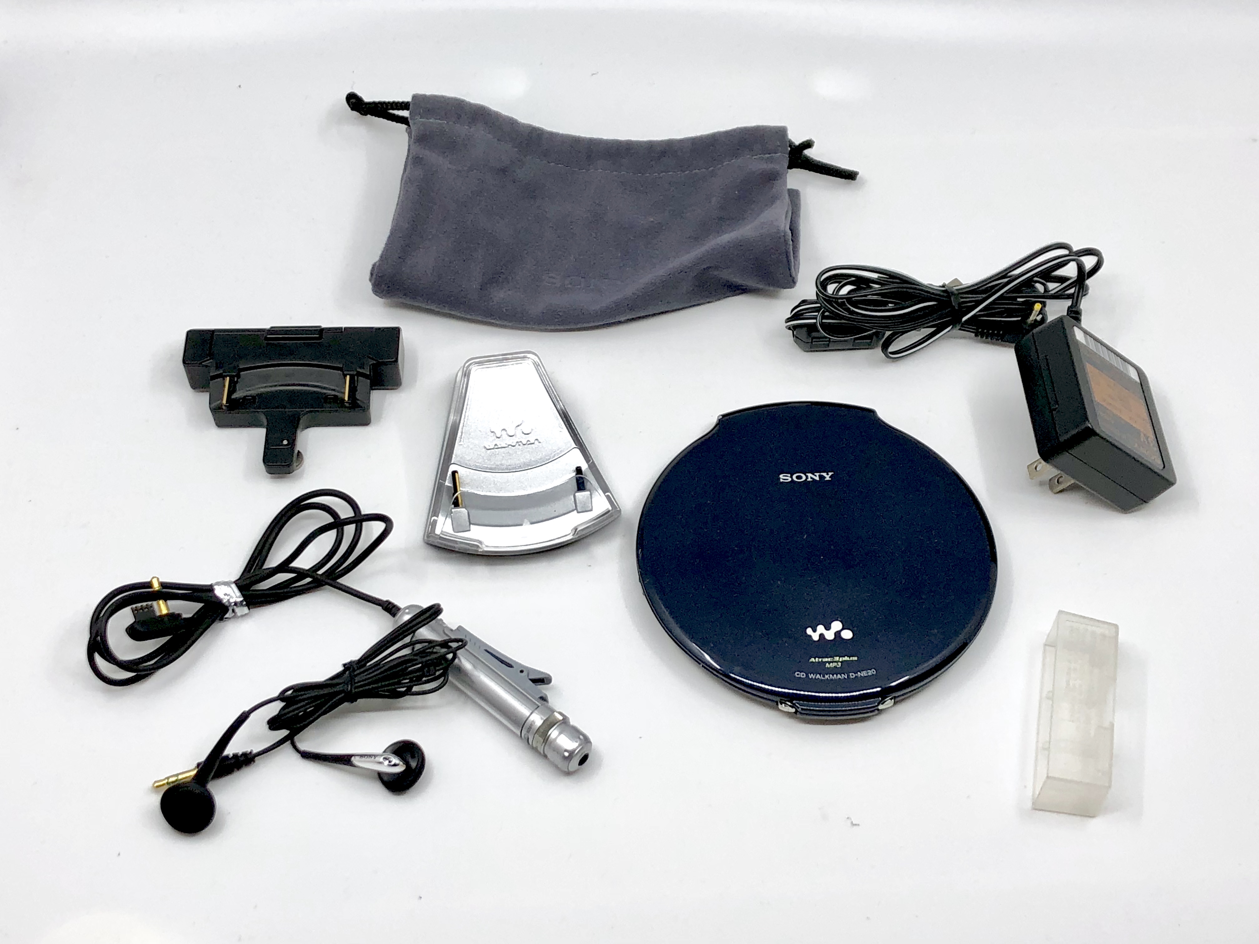 SONY CD WALKMAN D-NE20 MP3対応 Sony CD Walkman D-NE20 Dark Blue Portable CD Player
