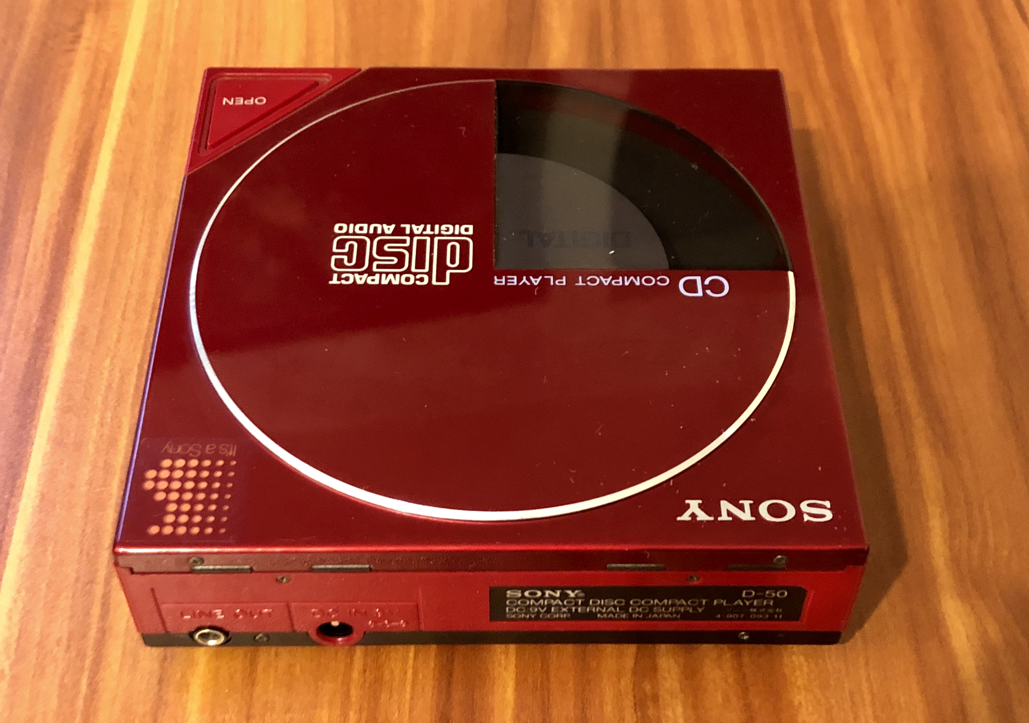 SONY D-50 レッド Sony Discman D50 Red Portable CD Player