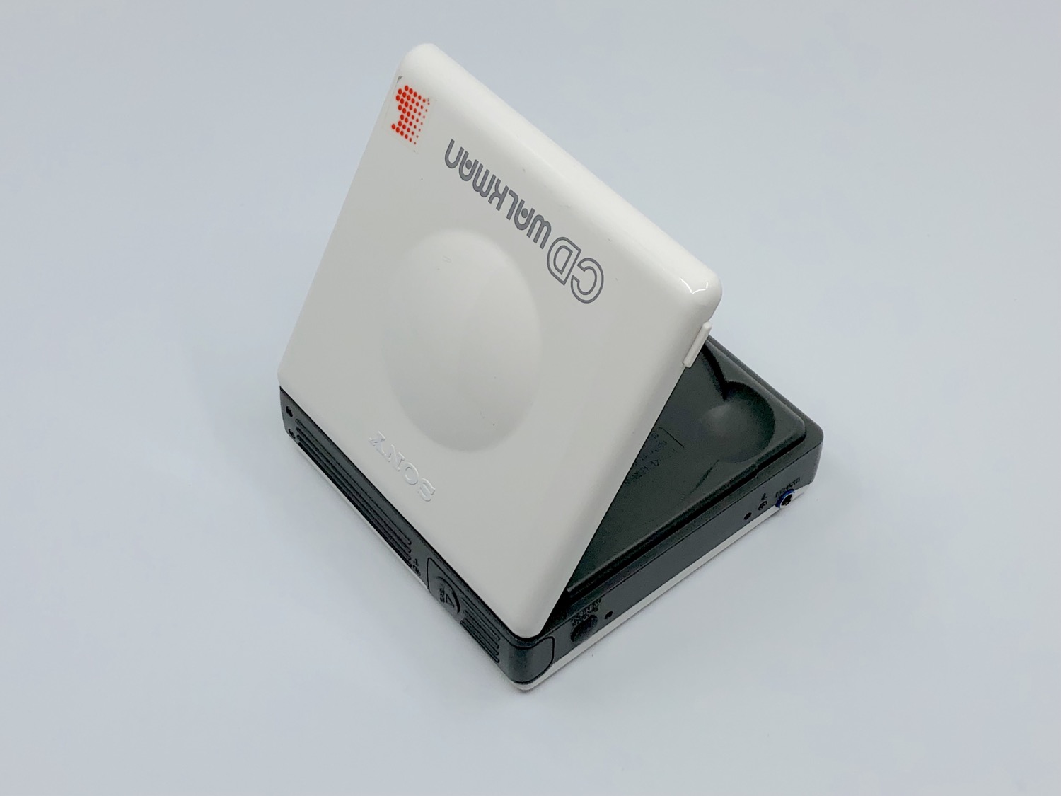 Sony CD Walkman D-82 8cm Portable CD Player