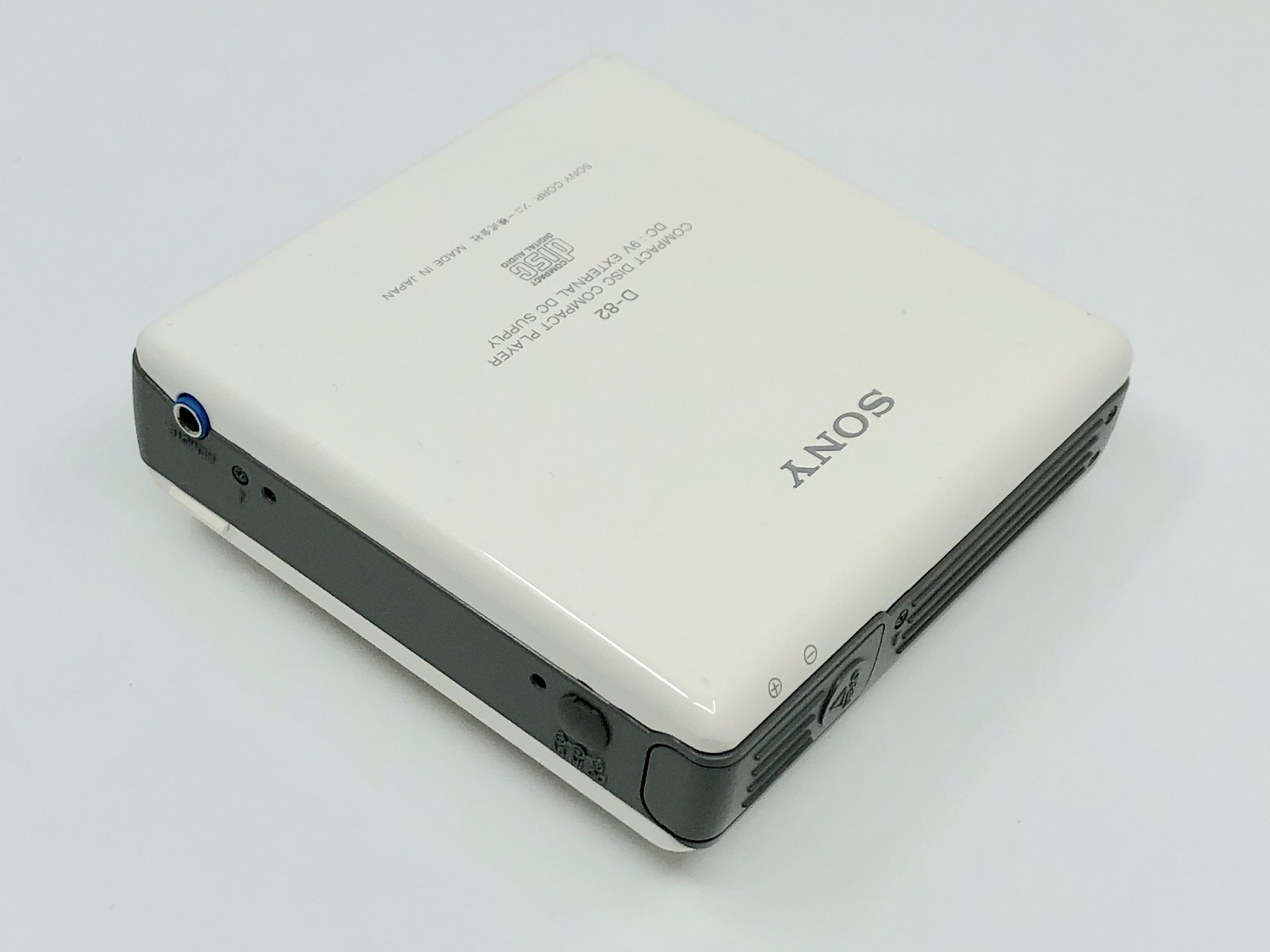 現状品 SONY D-82 Walkman 8cm CD専用コンパクトプレーヤー Sony CD Walkman D-82 8cm Portable CD Player