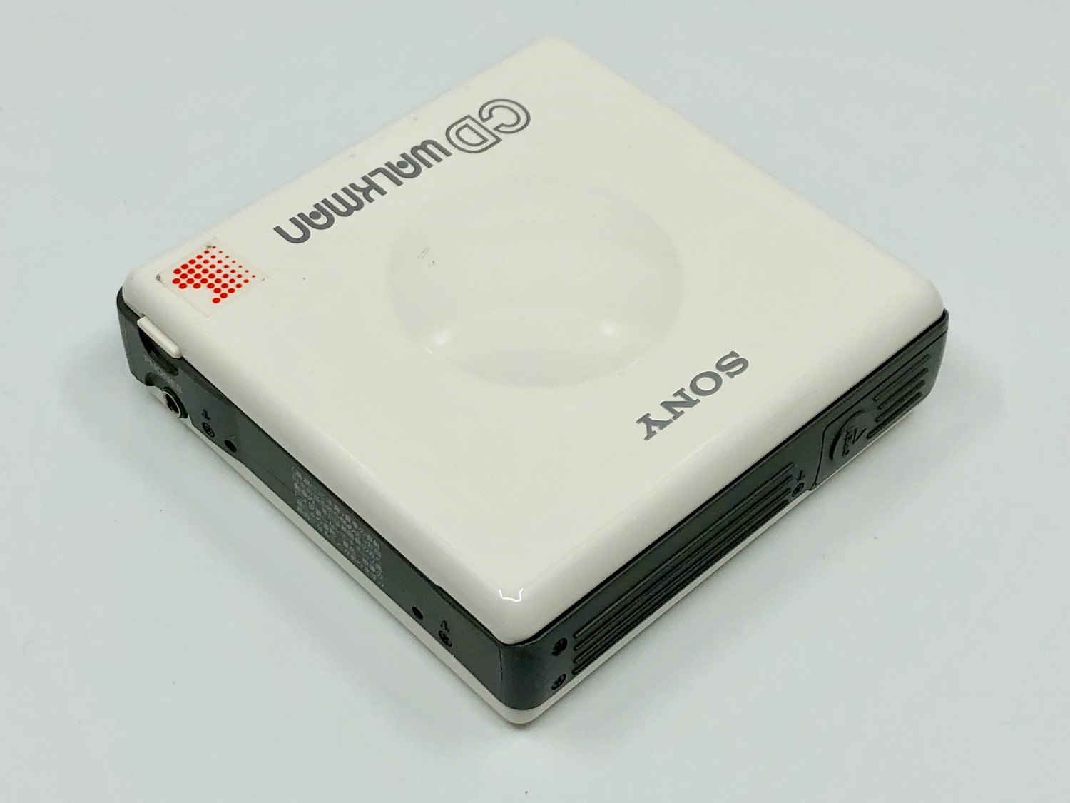現状品 SONY D-82 Walkman 8cm CD専用コンパクトプレーヤー Sony CD Walkman D-82 8cm Portable CD Player
