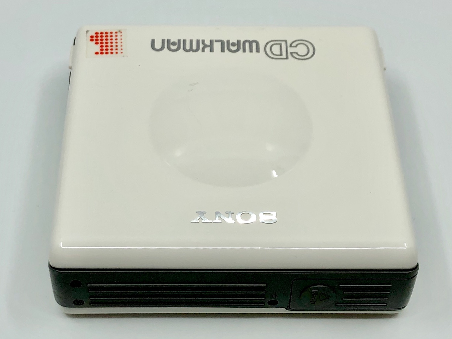 Sony CD Walkman D-82 8cm Portable CD Player