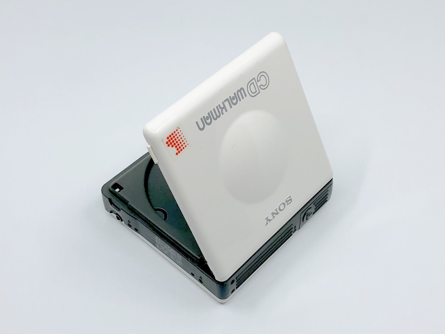 Sony CD Walkman D-82 8cm Portable CD Player